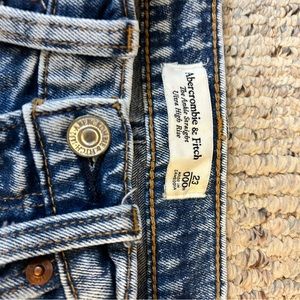 Size 23 (000) Abercrombie ripped jeans